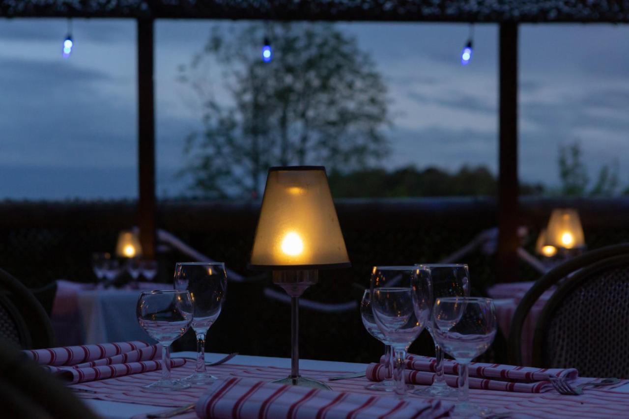 L'Arbre A Cabane Guyonvelle 外观 照片